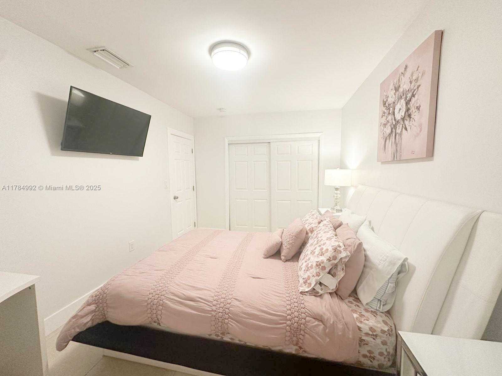 Small Image of 410 WEST 30TH PL, Hialeah Number 15