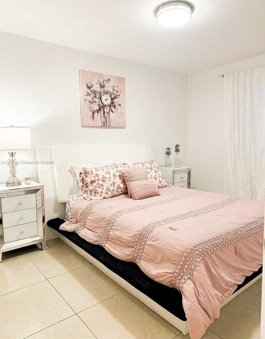 Small Image of 410 WEST 30TH PL, Hialeah Number 16
