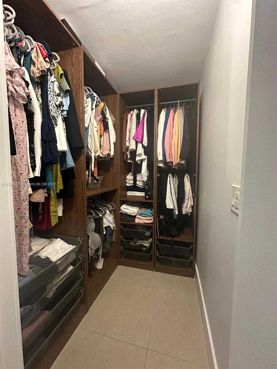 Small Image of 410 WEST 30TH PL, Hialeah Number 17