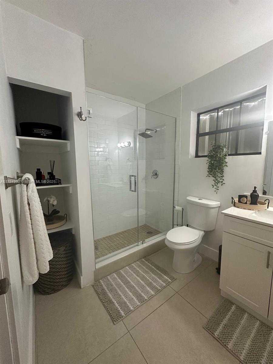 Small Image of 410 WEST 30TH PL, Hialeah Number 19