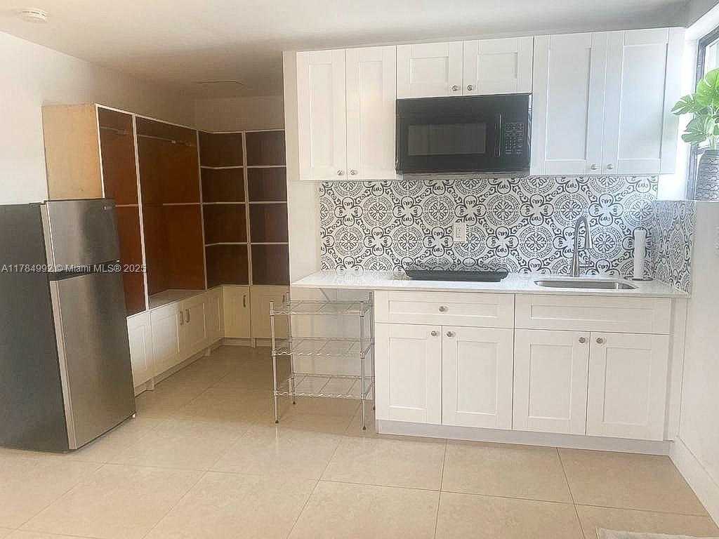 Small Image of 410 WEST 30TH PL, Hialeah Number 22