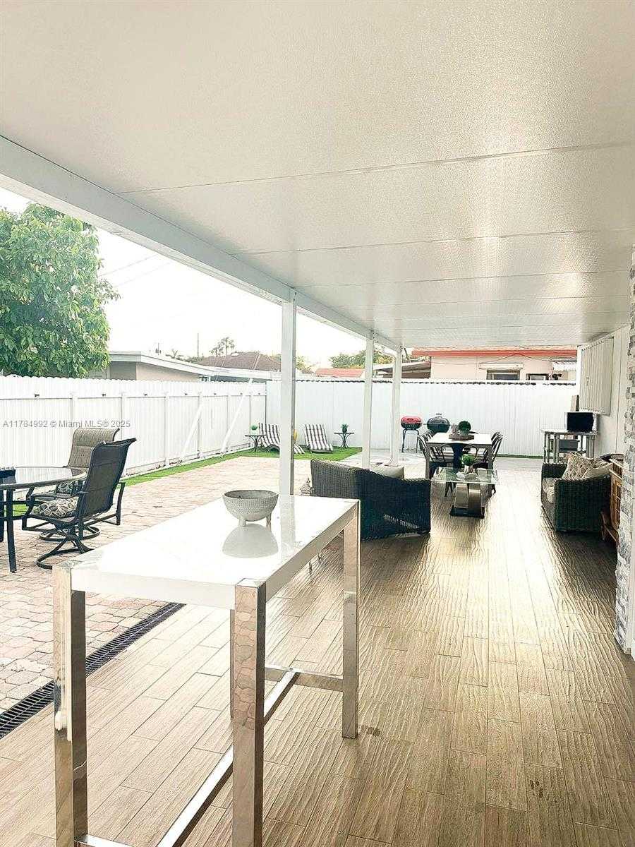 Small Image of 410 WEST 30TH PL, Hialeah Number 26