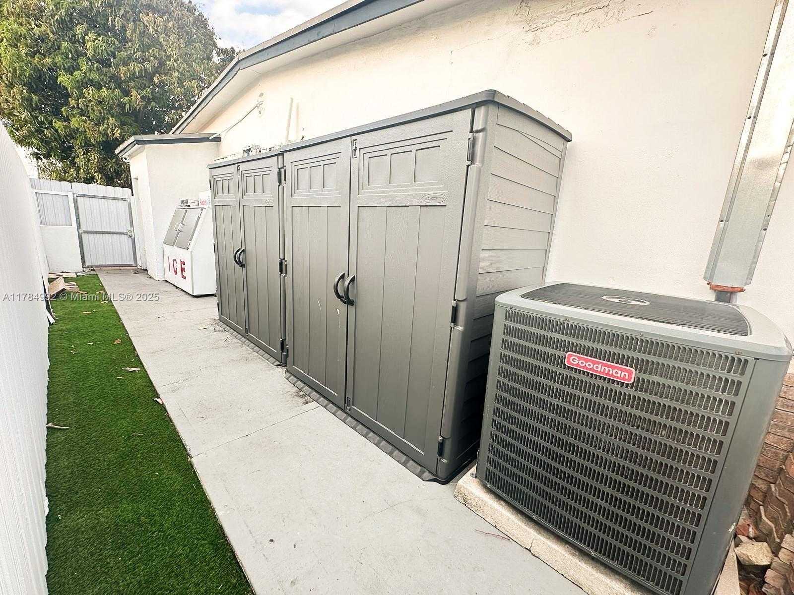 Small Image of 410 WEST 30TH PL, Hialeah Number 27