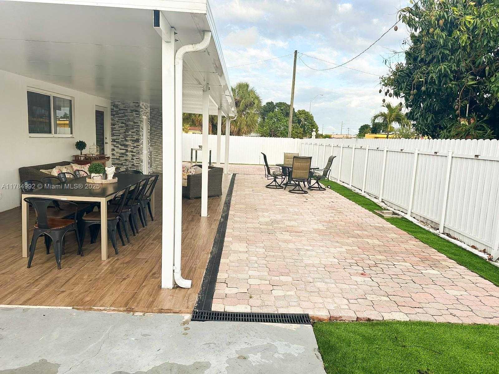 Small Image of 410 WEST 30TH PL, Hialeah Number 28