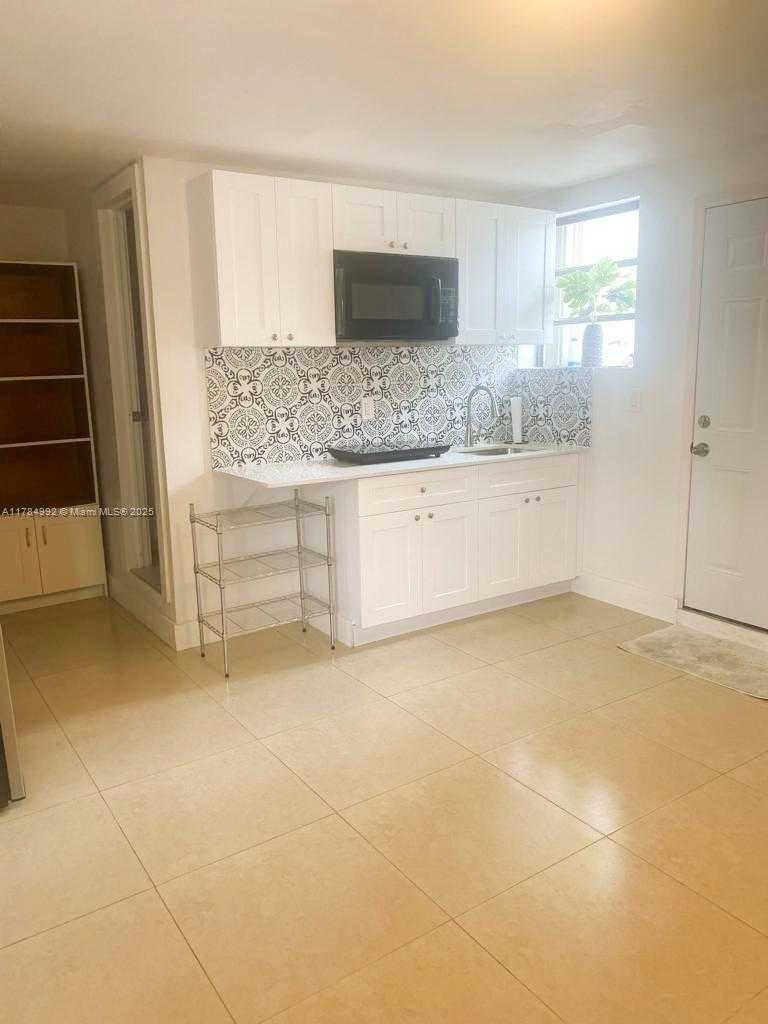 Small Image of 410 WEST 30TH PL, Hialeah Number 29