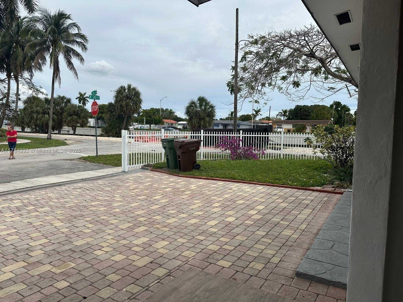 Small Image of 410 WEST 30TH PL, Hialeah Number 3