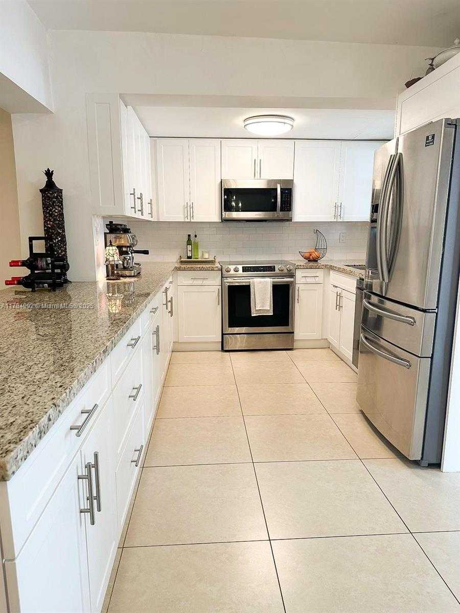Small Image of 410 WEST 30TH PL, Hialeah Number 7