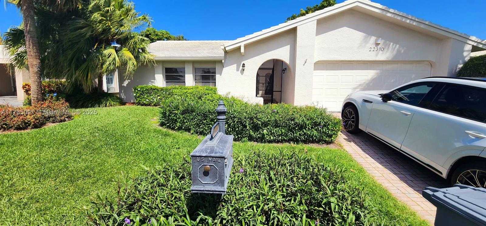 Small Image of 22310 CAMEO DR E, Boca Raton Number 2
