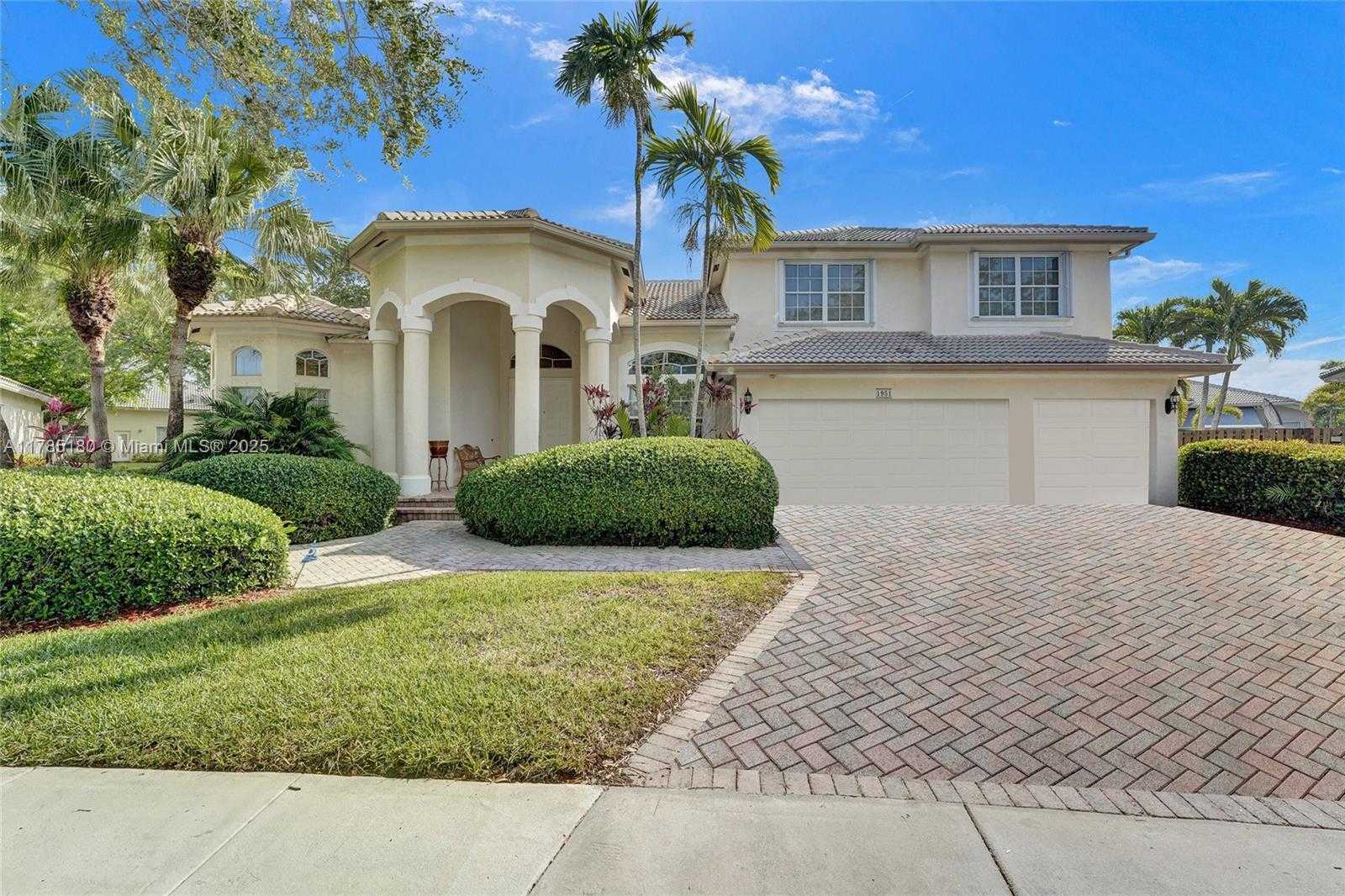 Small Image of 1951 NORTH WEST 167TH TER, Pembroke Pines Number 2