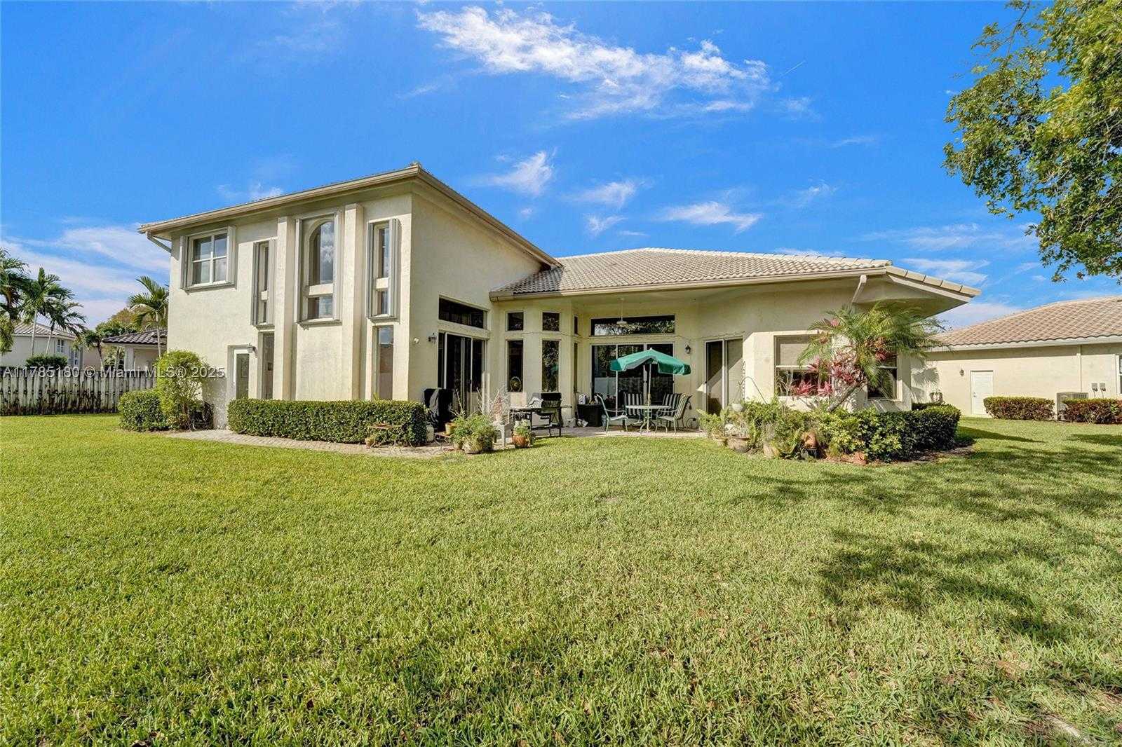 Small Image of 1951 NORTH WEST 167TH TER, Pembroke Pines Number 6