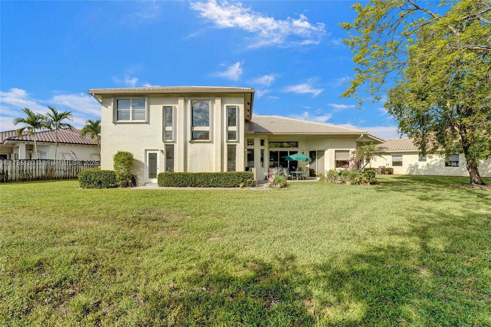 Small Image of 1951 NORTH WEST 167TH TER, Pembroke Pines Number 7