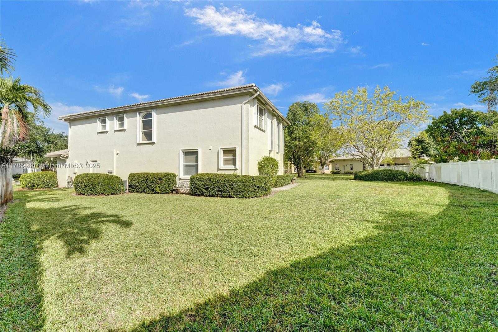 Small Image of 1951 NORTH WEST 167TH TER, Pembroke Pines Number 8