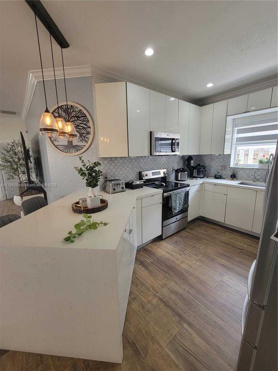Small Image of 405 NORTH EAST 25TH TER, Homestead Number 18