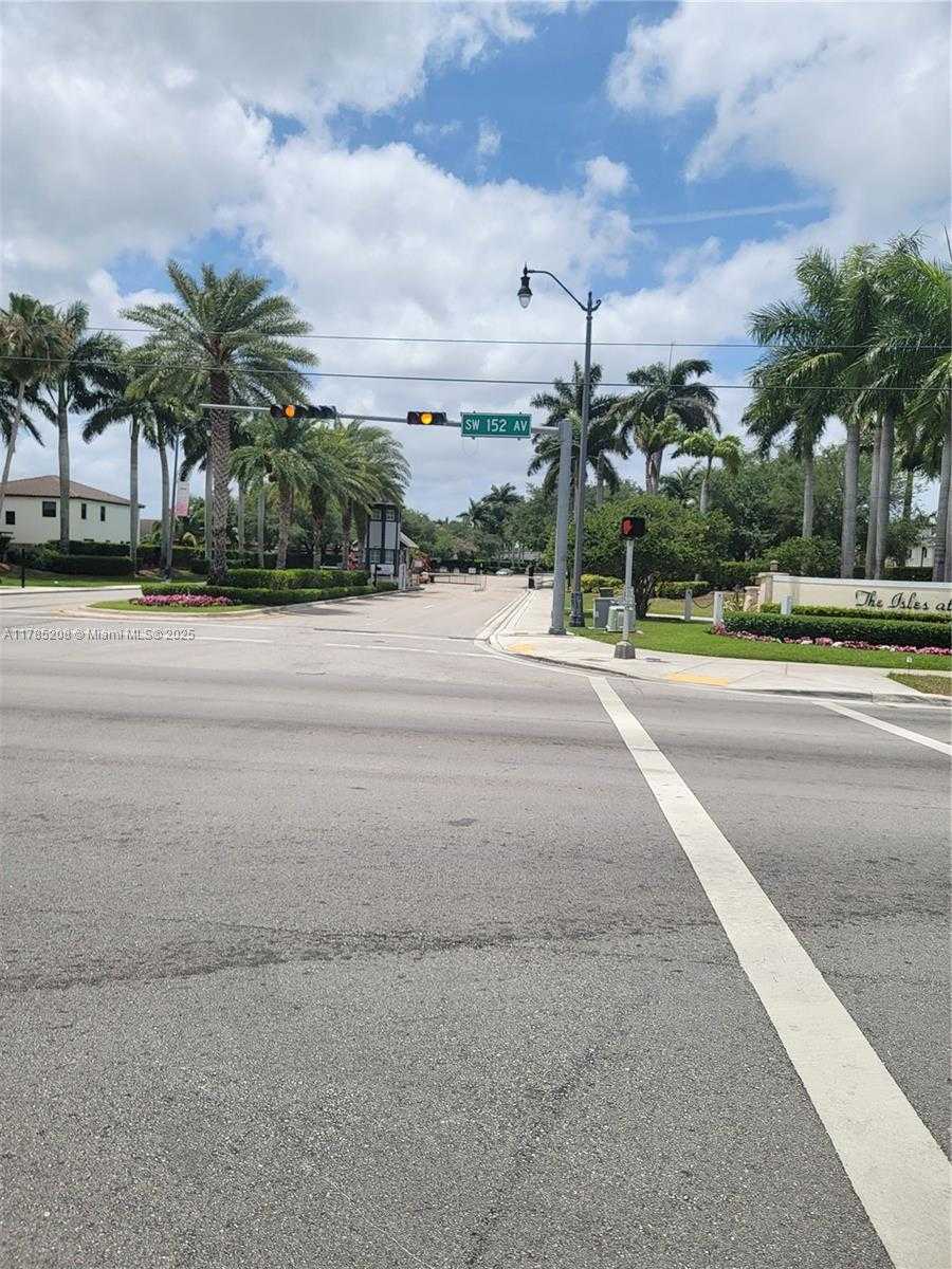 Small Image of 405 NORTH EAST 25TH TER, Homestead Number 44