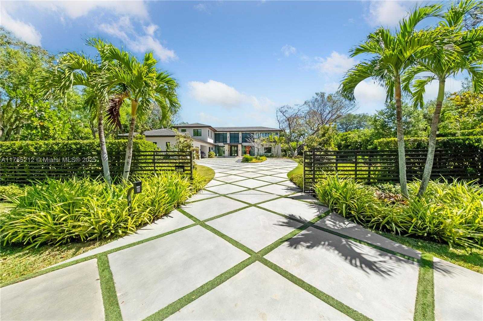 Small Image of 8825 SOUTH WEST 64TH CT, Pinecrest Number 29