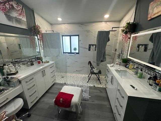 Small Image of 19430 NORTH WEST 87TH PL, Hialeah Number 15