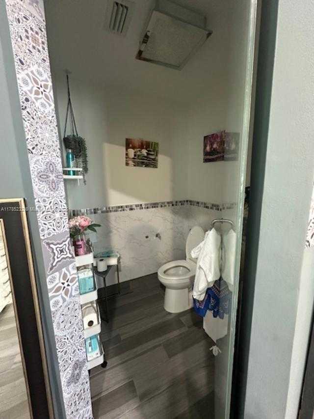 Small Image of 19430 NORTH WEST 87TH PL, Hialeah Number 16