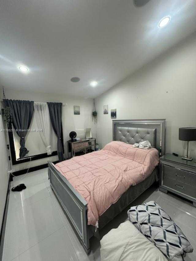 Small Image of 19430 NORTH WEST 87TH PL, Hialeah Number 17