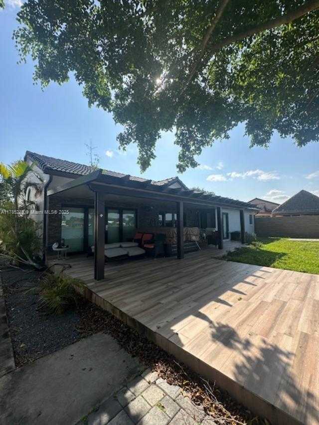 Small Image of 19430 NORTH WEST 87TH PL, Hialeah Number 3