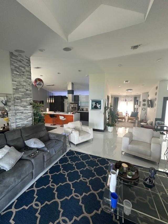 Small Image of 19430 NORTH WEST 87TH PL, Hialeah Number 6
