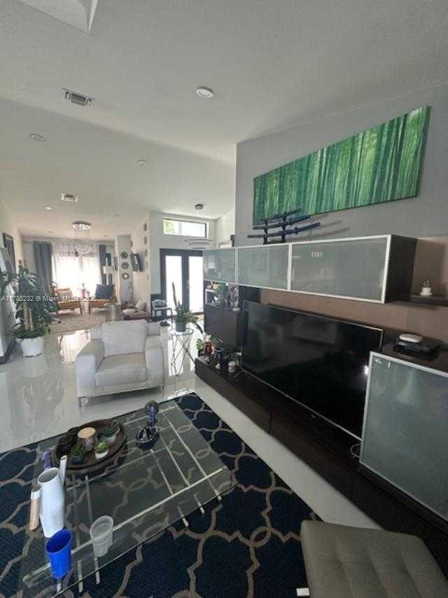 Small Image of 19430 NORTH WEST 87TH PL, Hialeah Number 7
