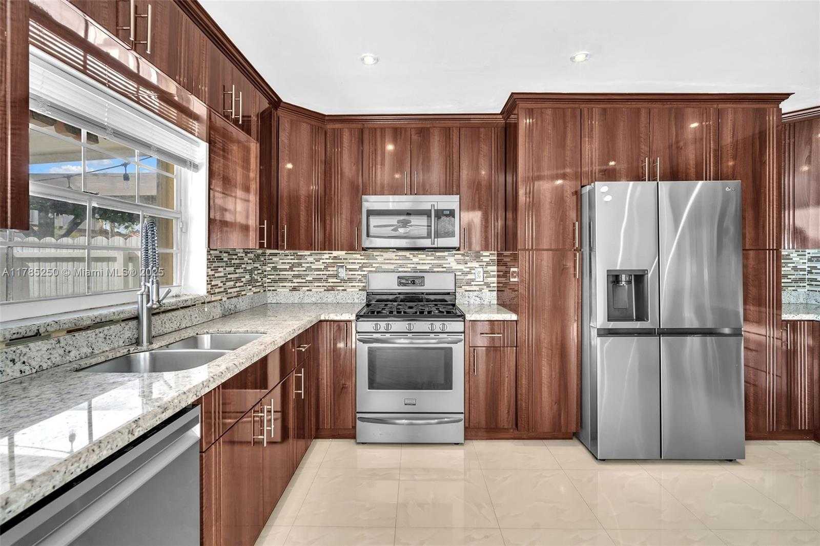 Small Image of 8300 NORTH WEST 201ST ST, Hialeah Number 12