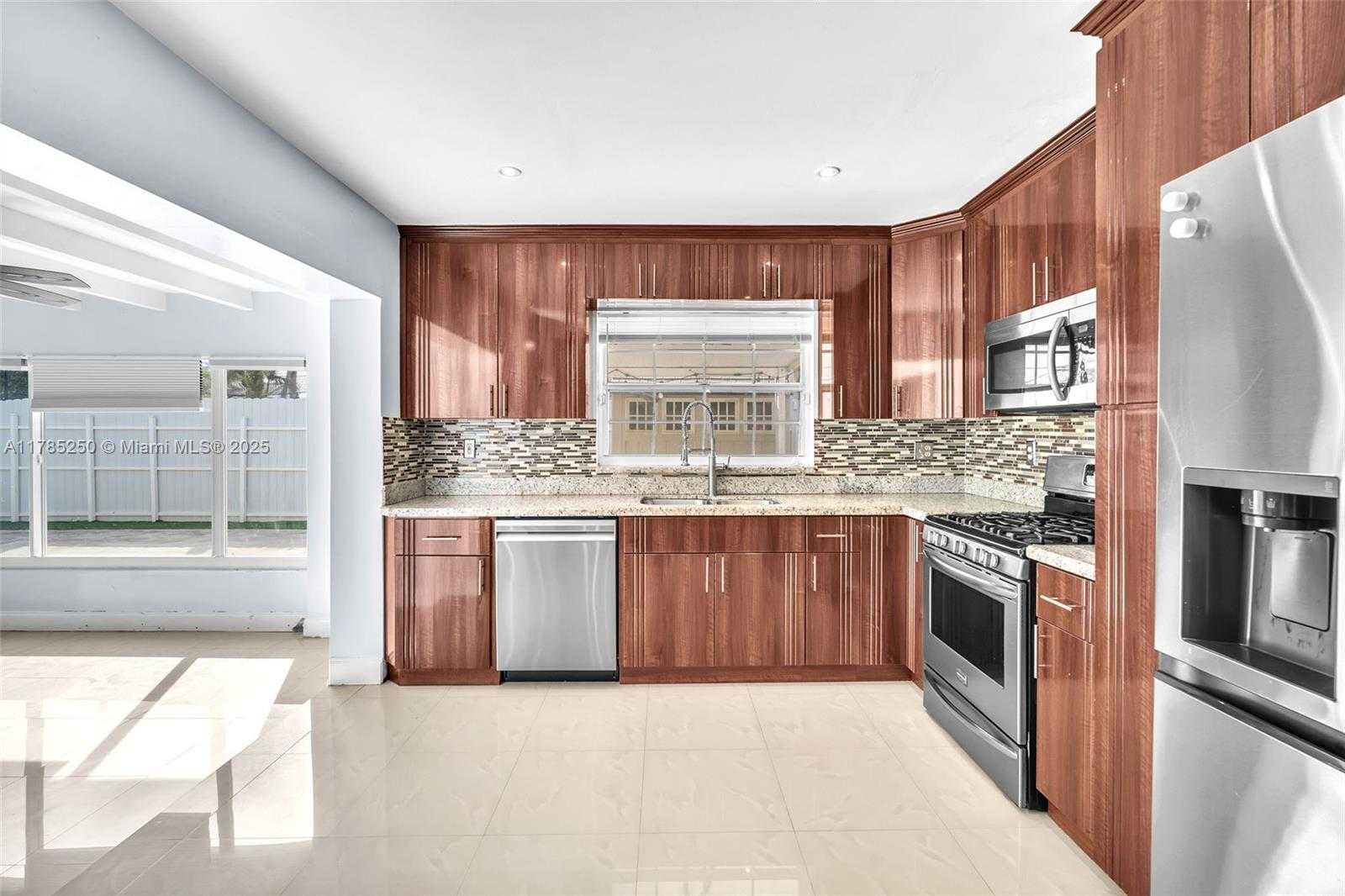 Small Image of 8300 NORTH WEST 201ST ST, Hialeah Number 13