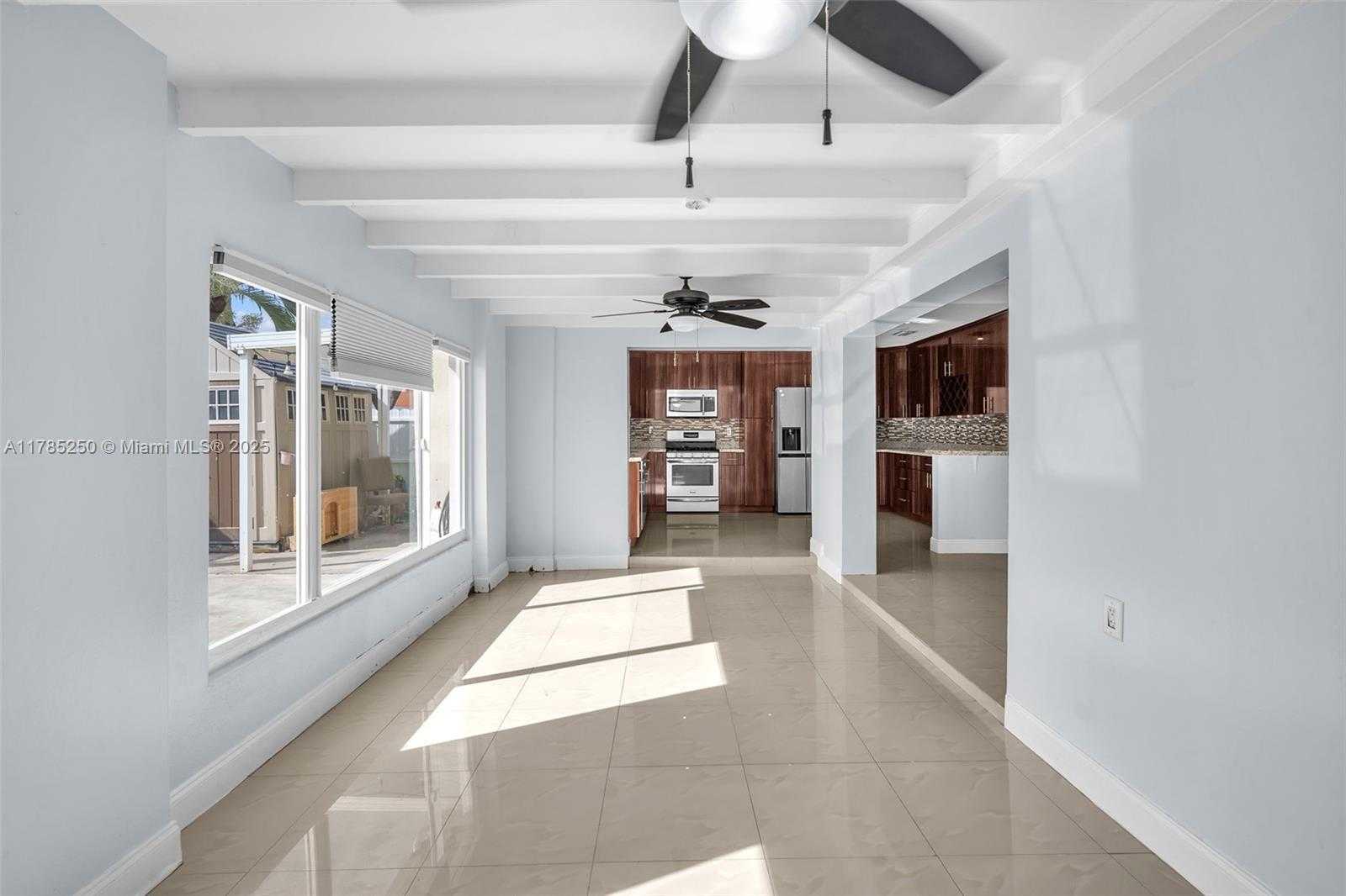Small Image of 8300 NORTH WEST 201ST ST, Hialeah Number 14