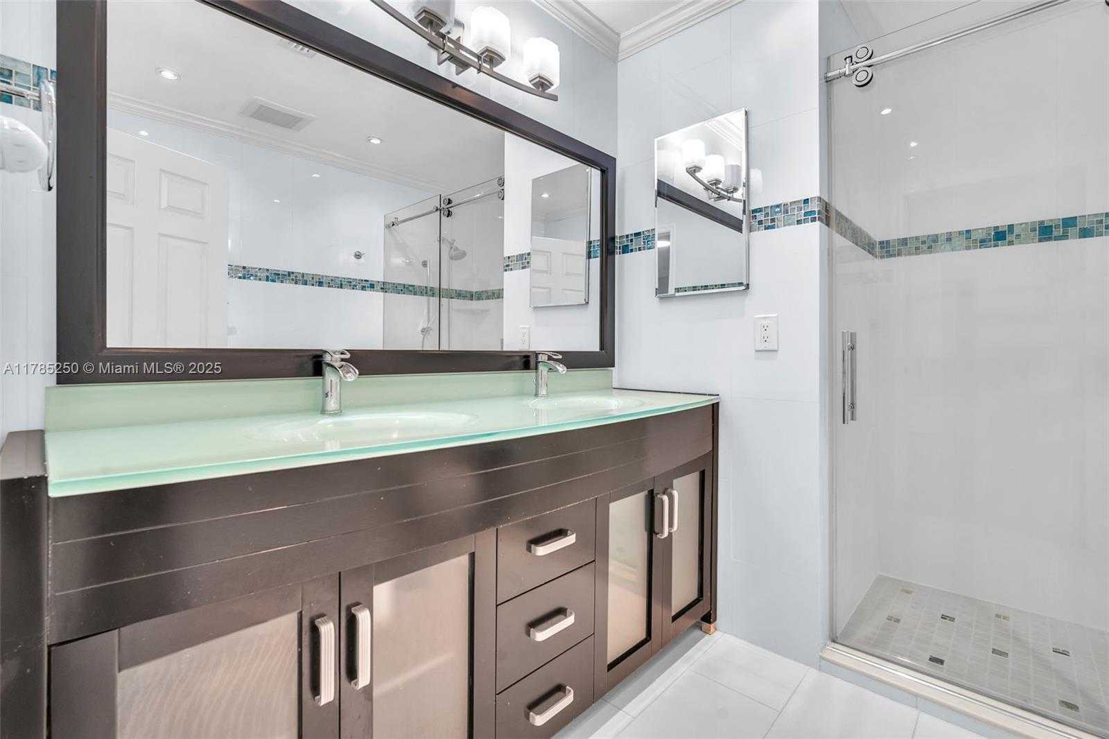 Small Image of 8300 NORTH WEST 201ST ST, Hialeah Number 19