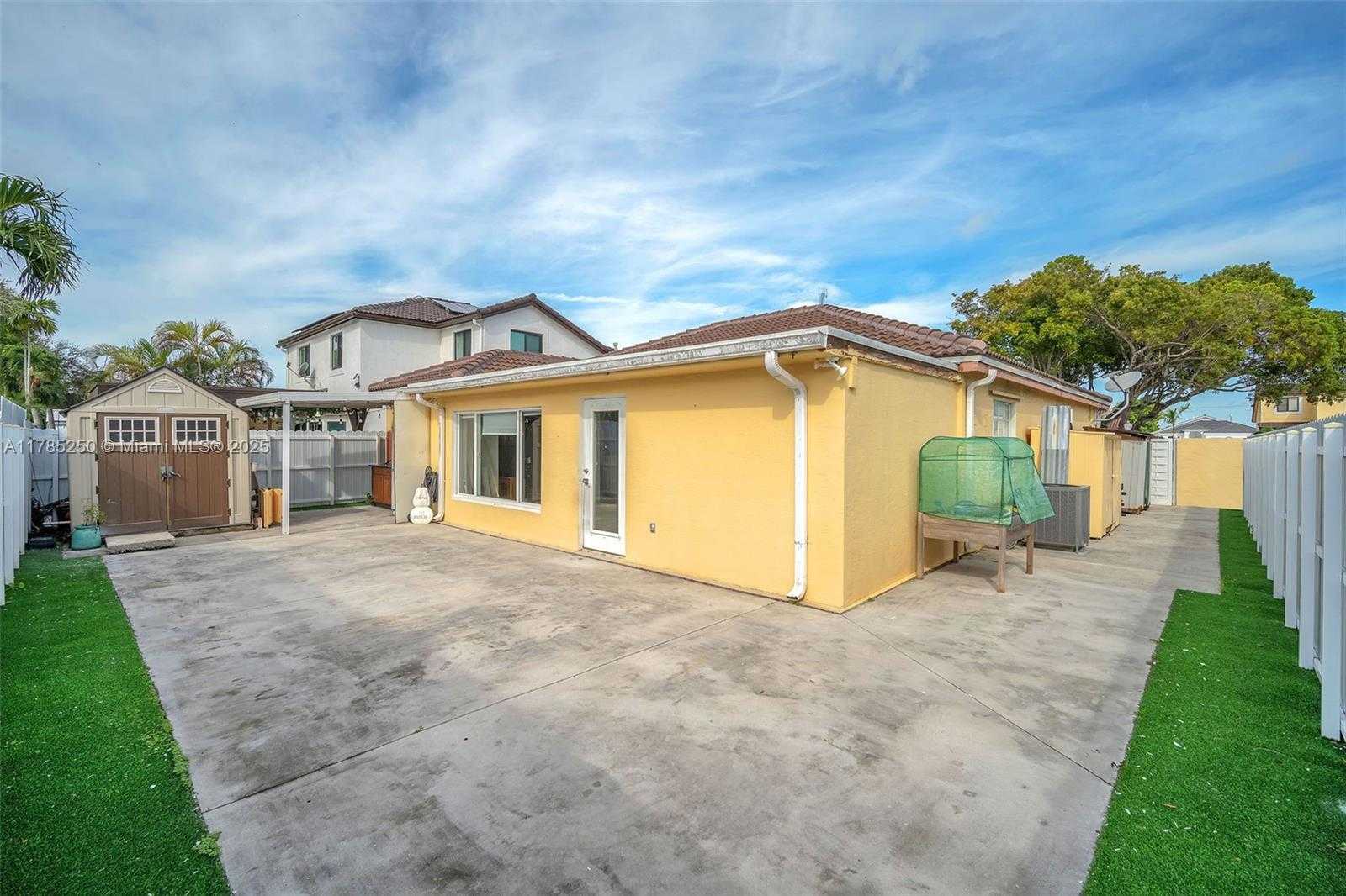 Small Image of 8300 NORTH WEST 201ST ST, Hialeah Number 22