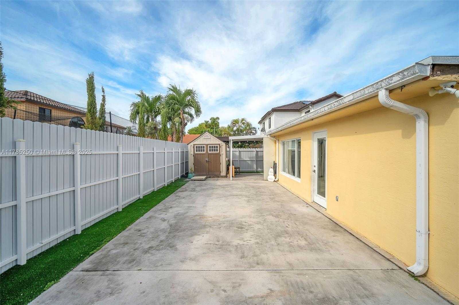Small Image of 8300 NORTH WEST 201ST ST, Hialeah Number 23