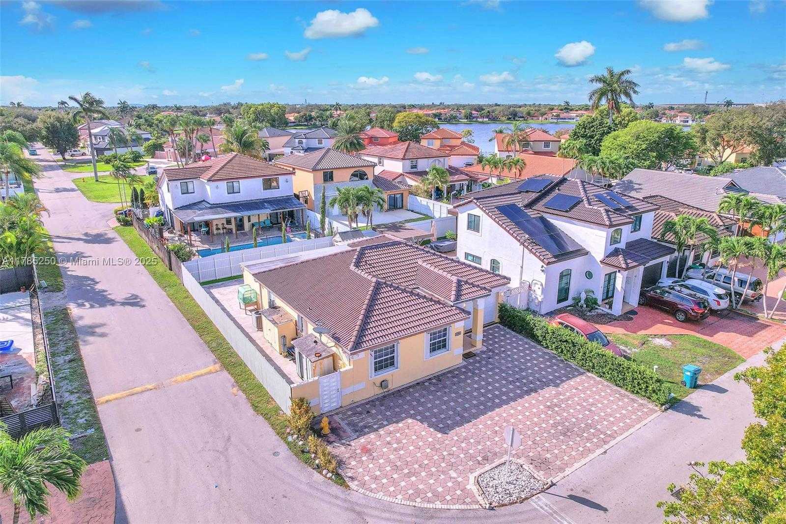 Small Image of 8300 NORTH WEST 201ST ST, Hialeah Number 28