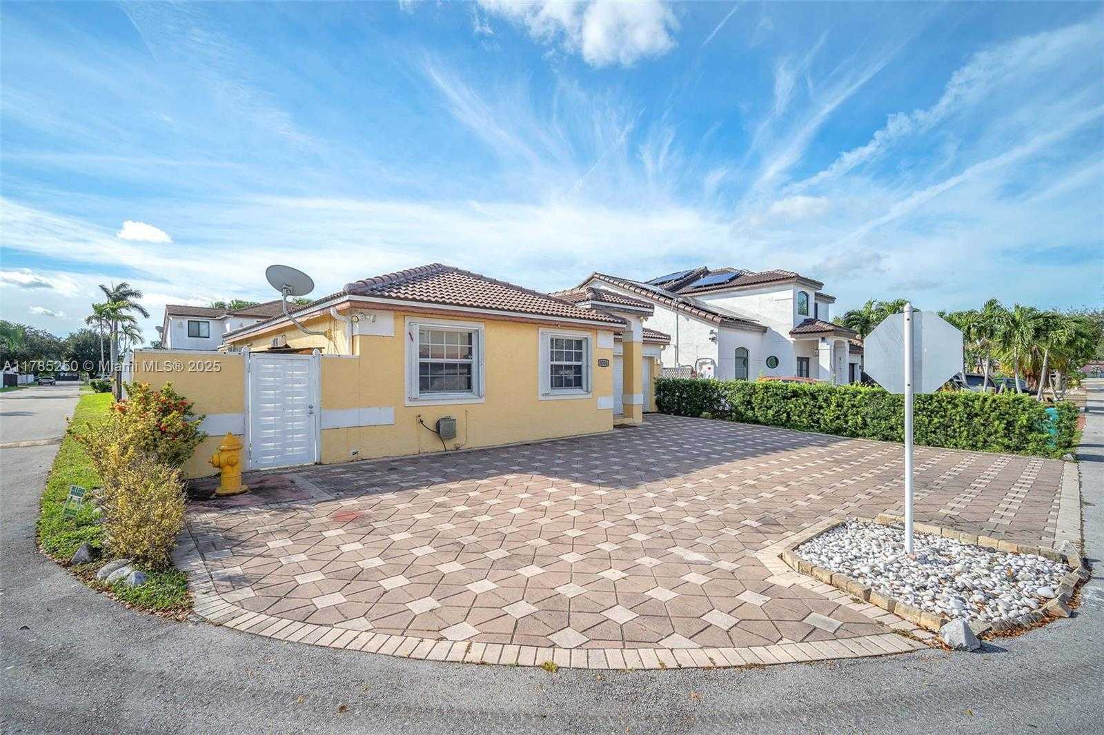 Small Image of 8300 NORTH WEST 201ST ST, Hialeah Number 3