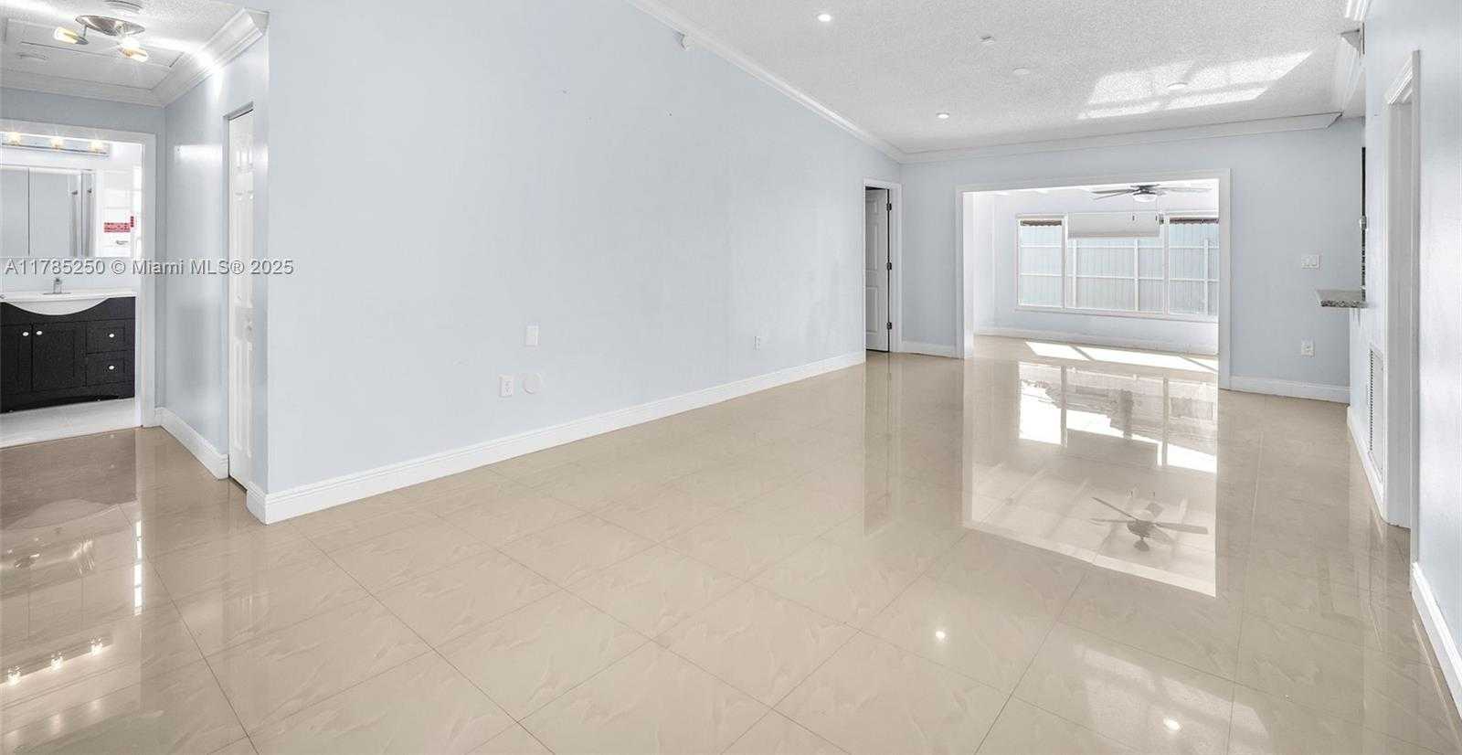 Small Image of 8300 NORTH WEST 201ST ST, Hialeah Number 5