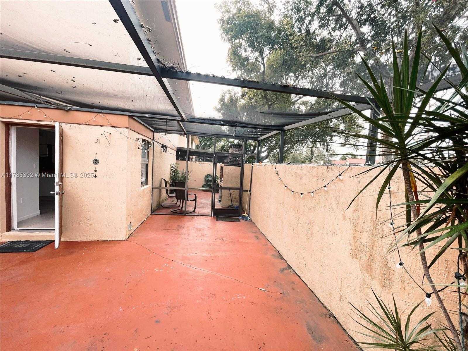 Small Image of 11263 SOUTH WEST 9TH CT, Pembroke Pines Number 16
