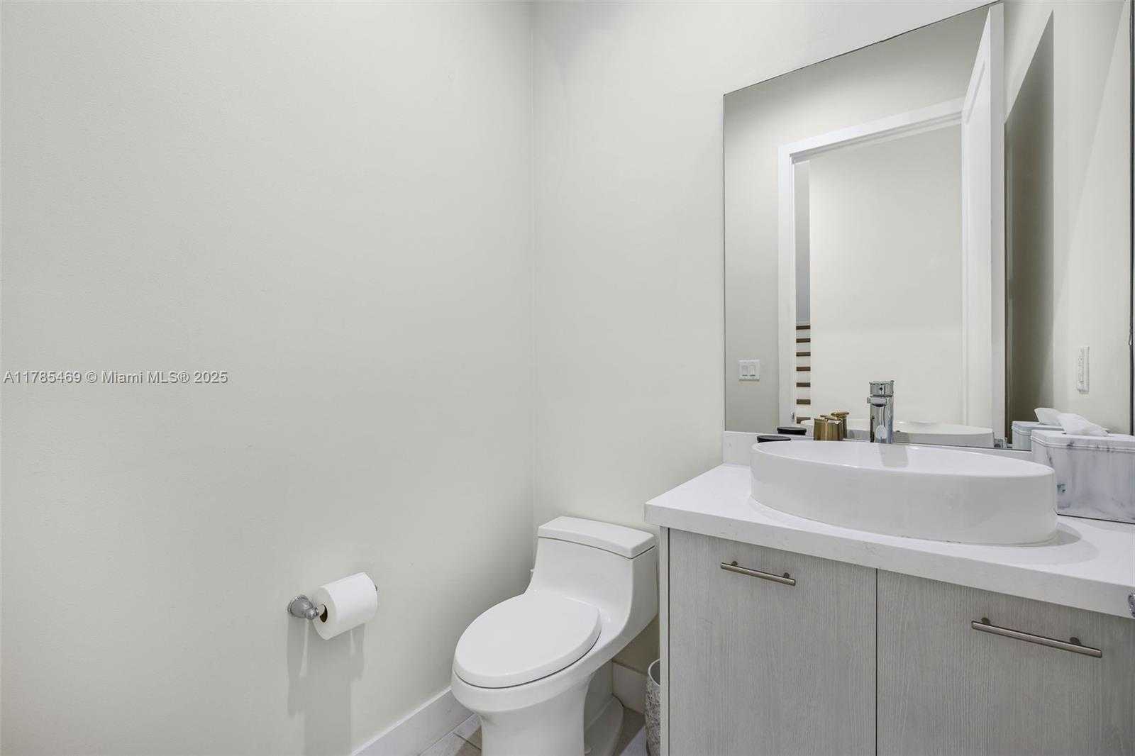 Small Image of 8156 NORTH WEST 43RD ST, Doral Number 16