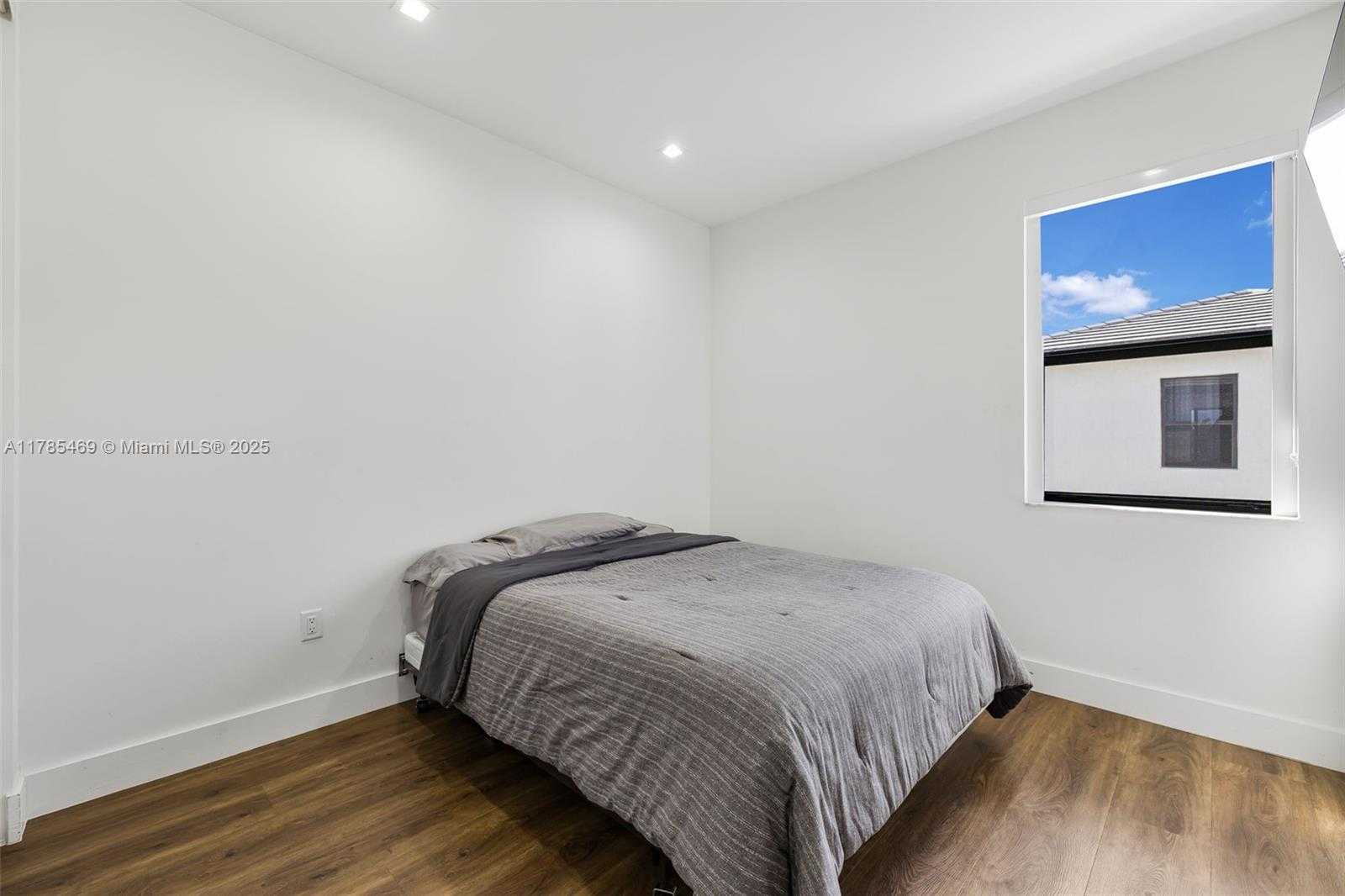 Small Image of 8156 NORTH WEST 43RD ST, Doral Number 21
