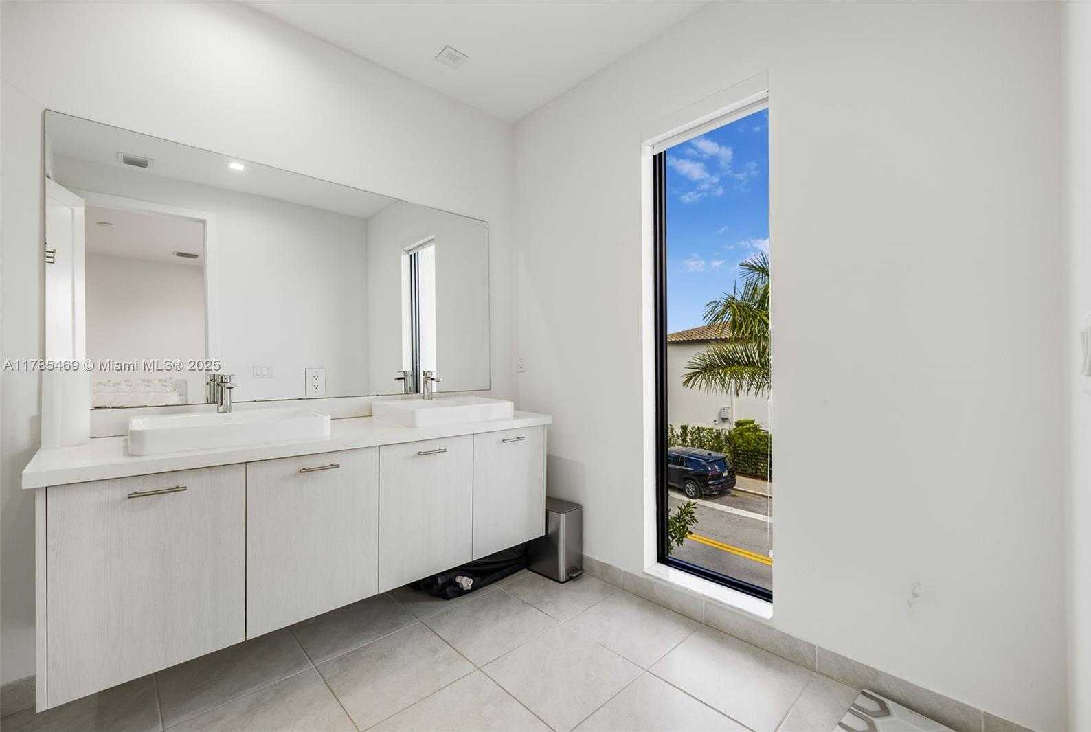 Small Image of 8156 NORTH WEST 43RD ST, Doral Number 24