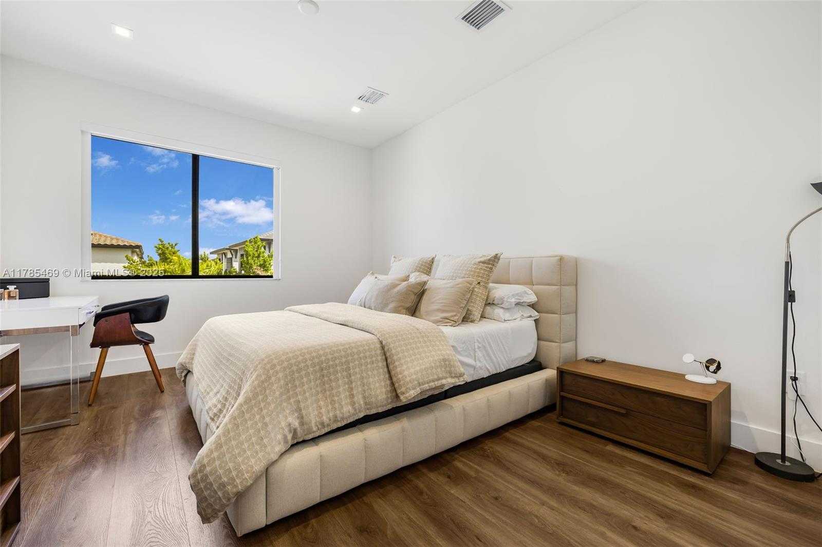 Small Image of 8156 NORTH WEST 43RD ST, Doral Number 27