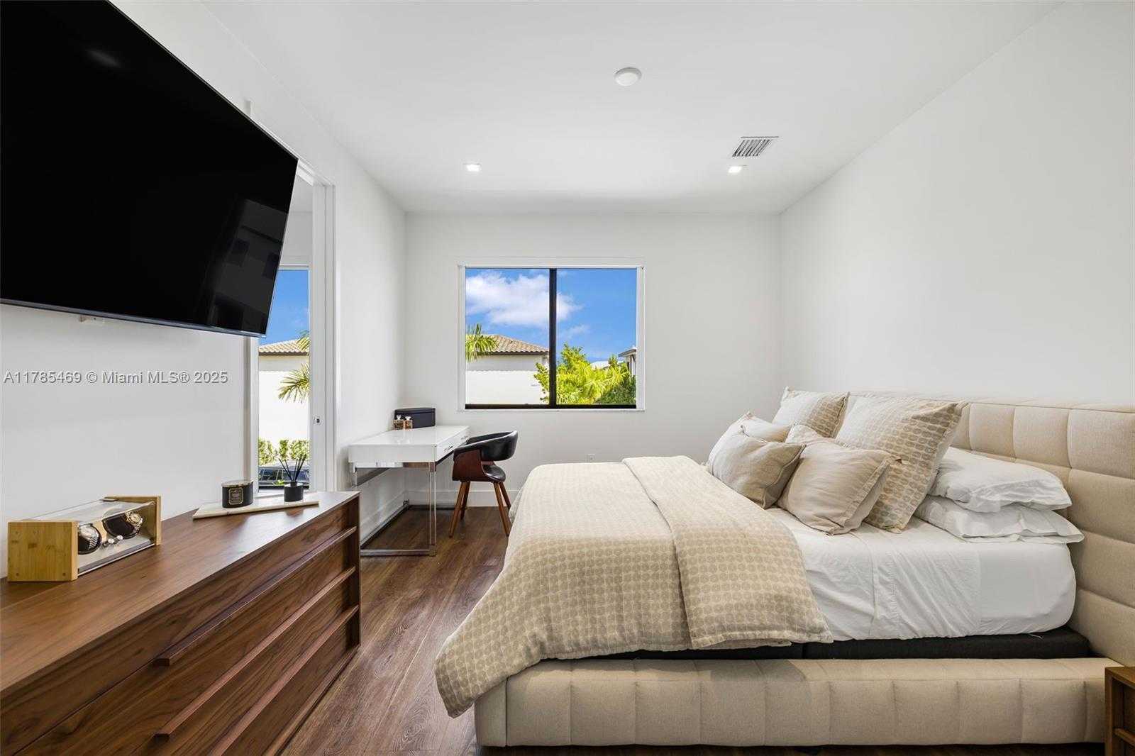 Small Image of 8156 NORTH WEST 43RD ST, Doral Number 28