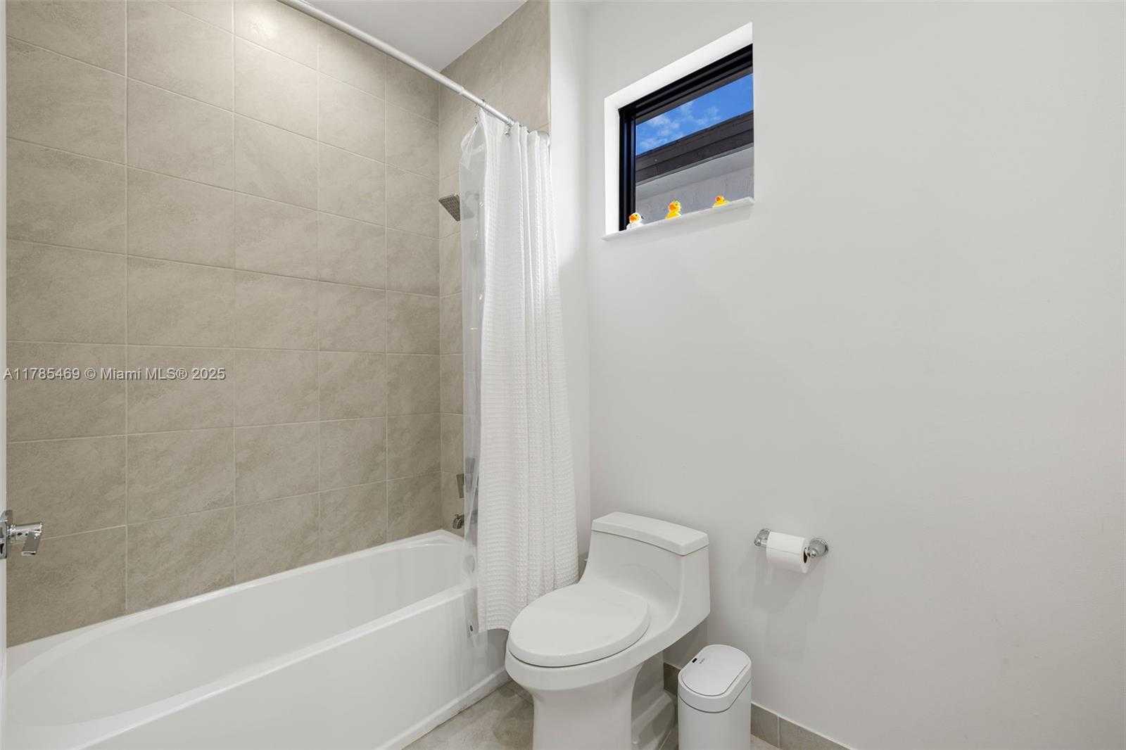 Small Image of 8156 NORTH WEST 43RD ST, Doral Number 29