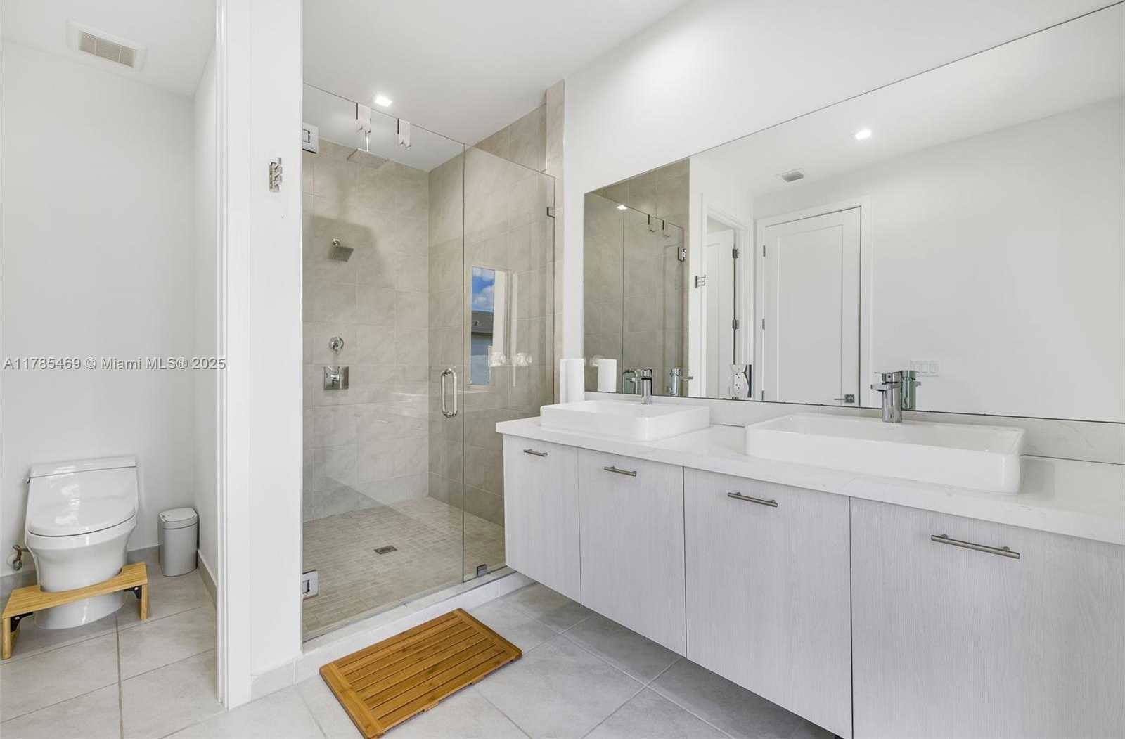 Small Image of 8156 NORTH WEST 43RD ST, Doral Number 33