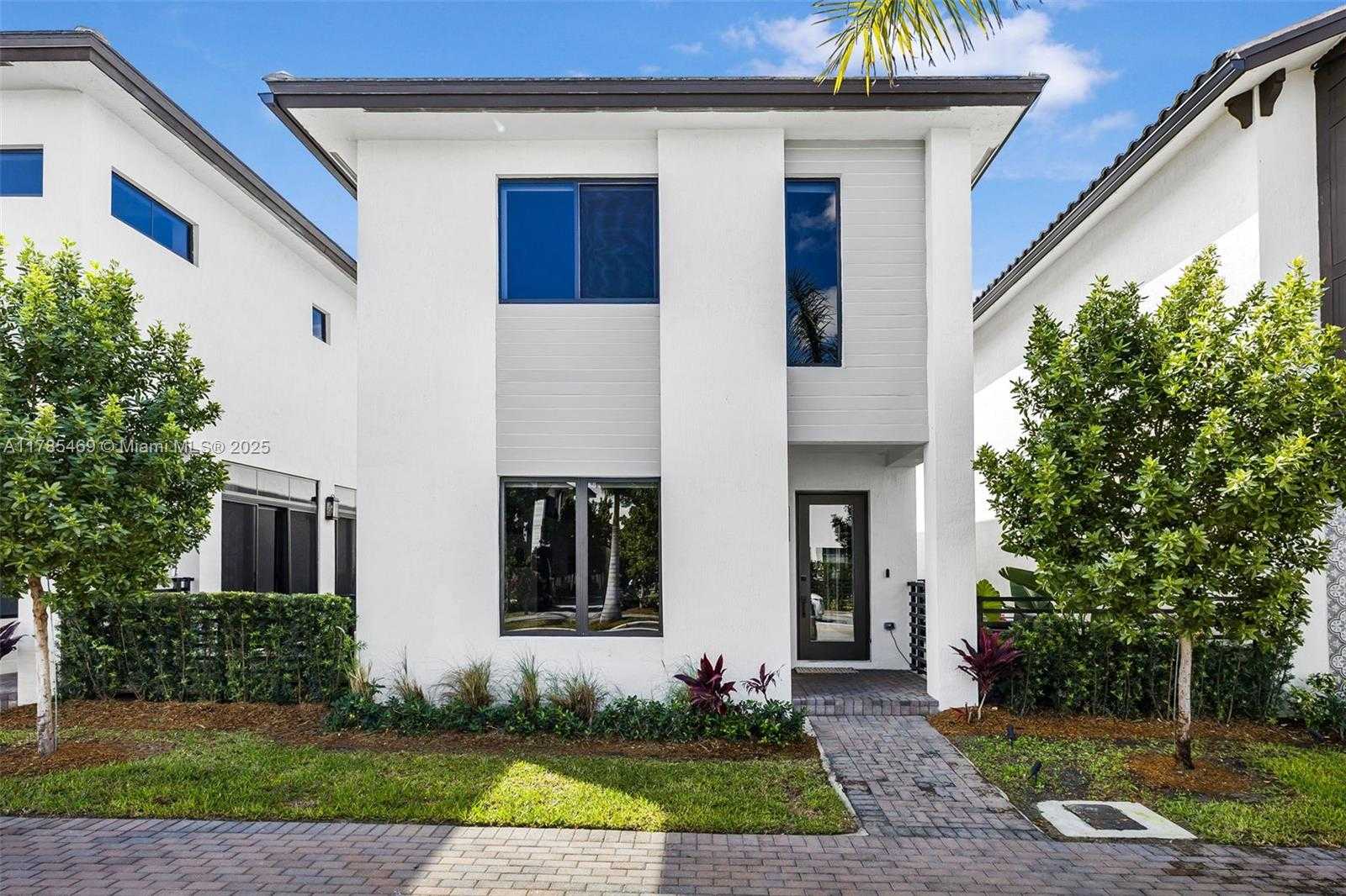 Small Image of 8156 NORTH WEST 43RD ST, Doral Number 35
