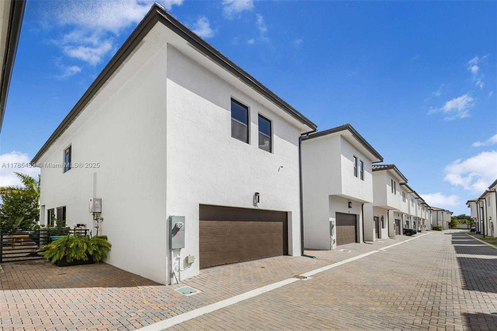 Small Image of 8156 NORTH WEST 43RD ST, Doral Number 37