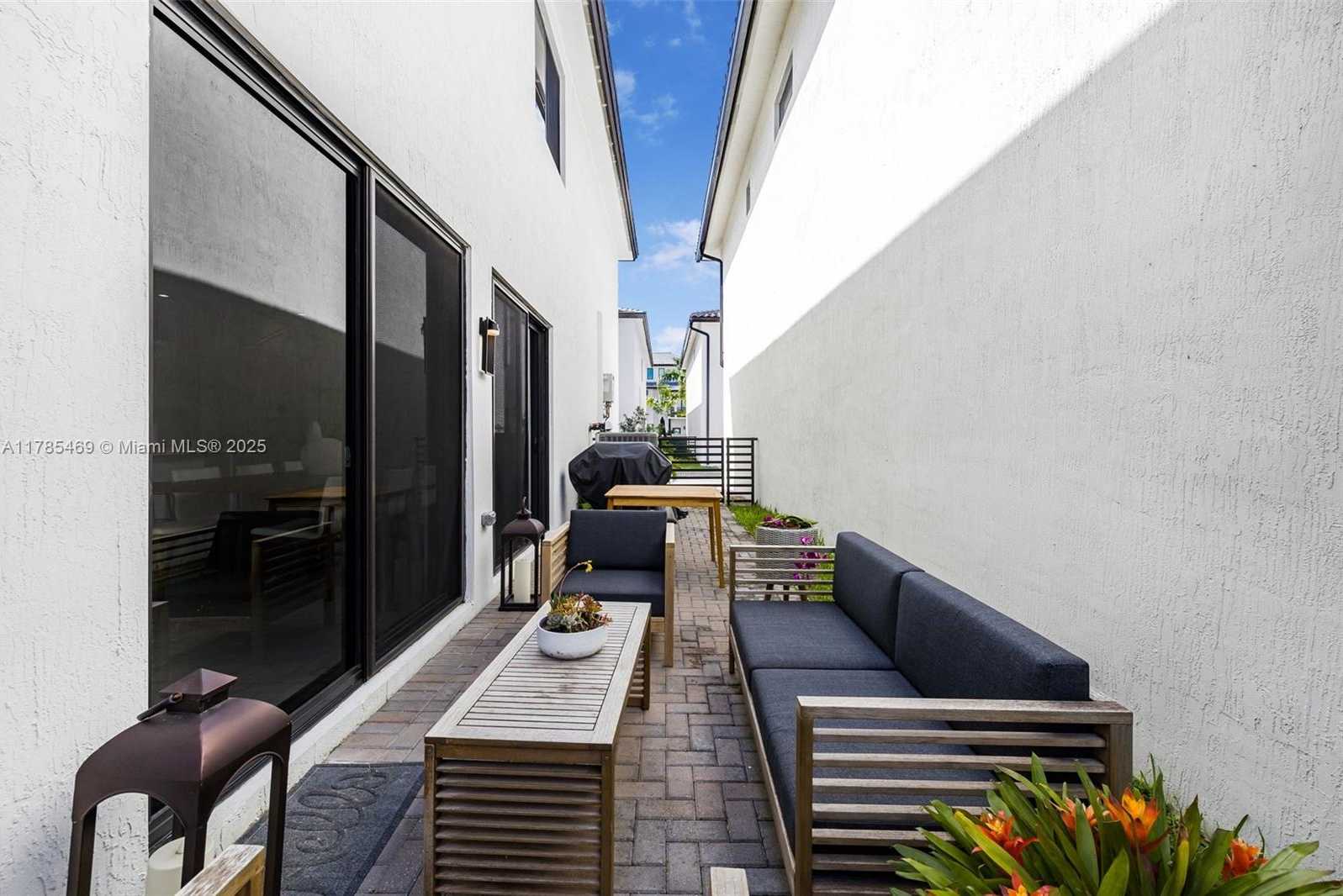 Small Image of 8156 NORTH WEST 43RD ST, Doral Number 40