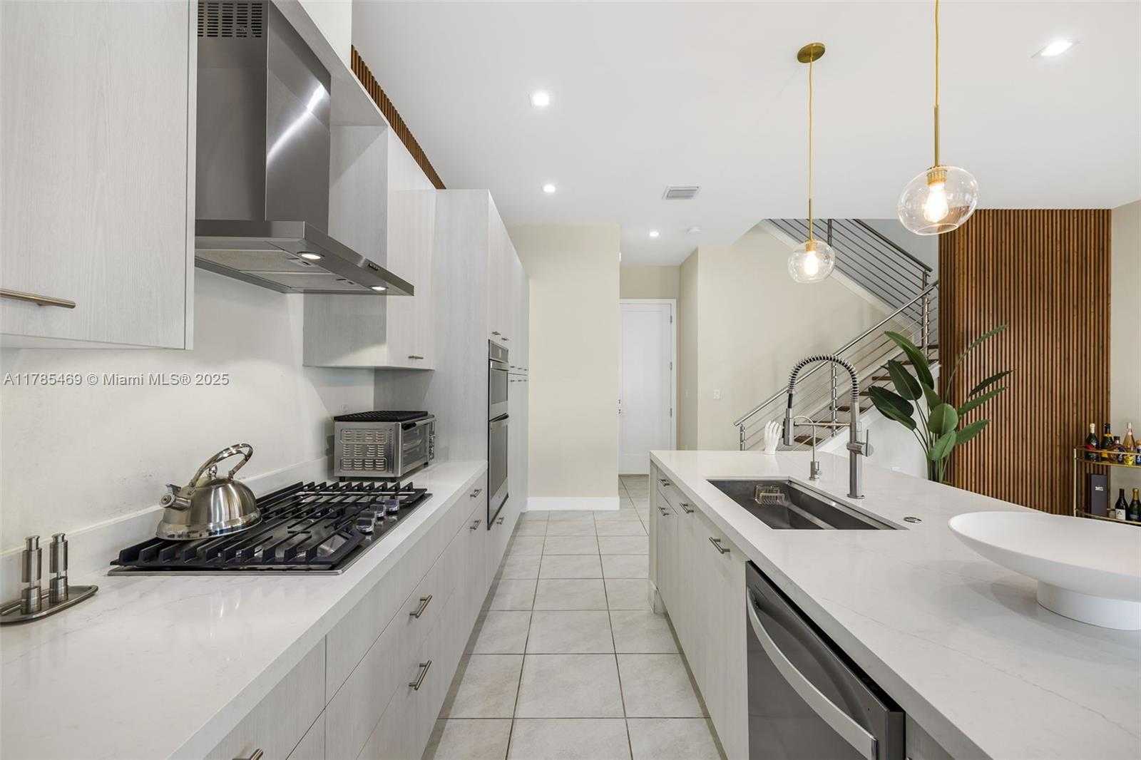 Small Image of 8156 NORTH WEST 43RD ST, Doral Number 9
