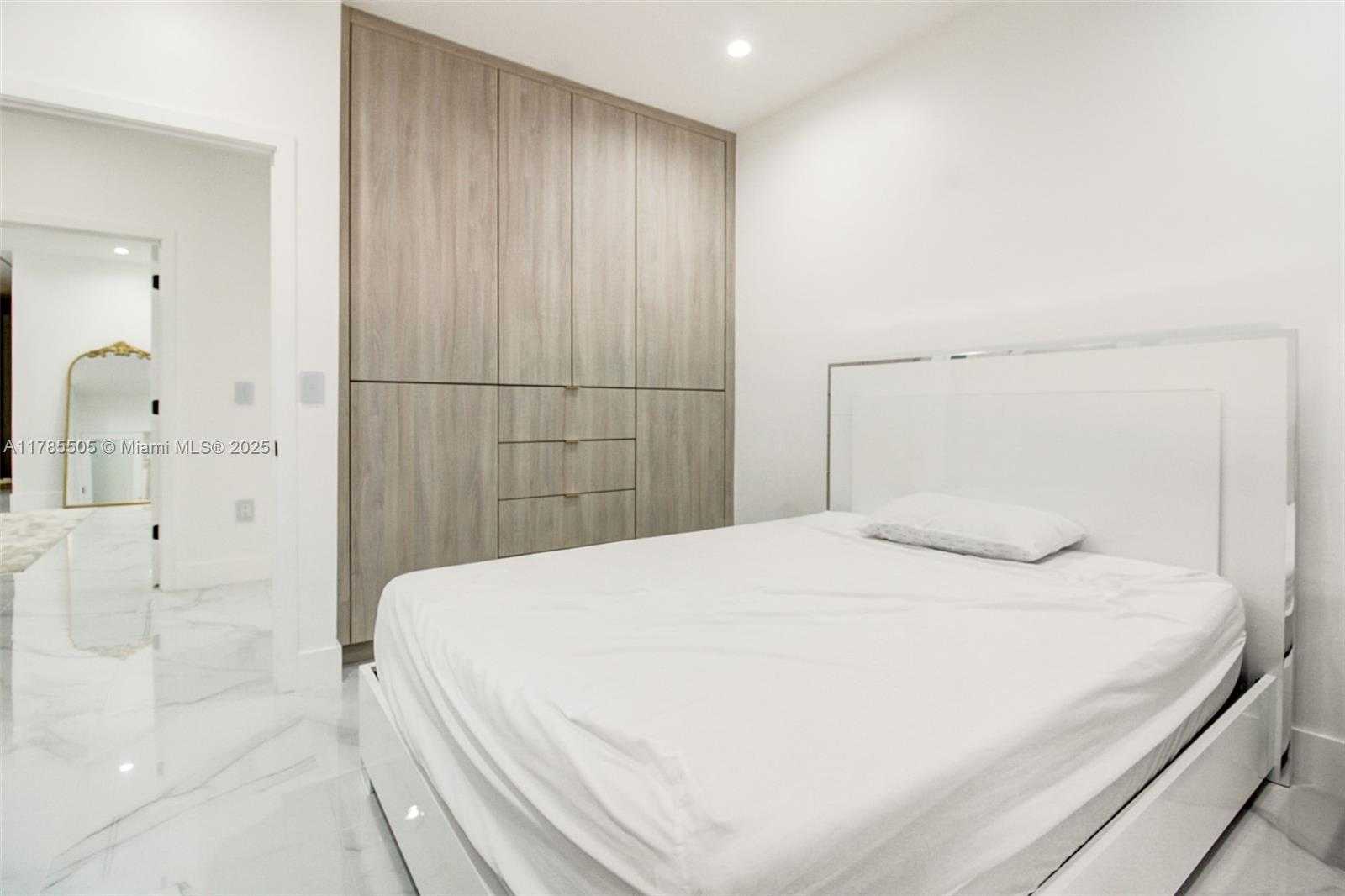 Small Image of 16239 NORTH WEST 91ST CT, Miami Lakes Number 16