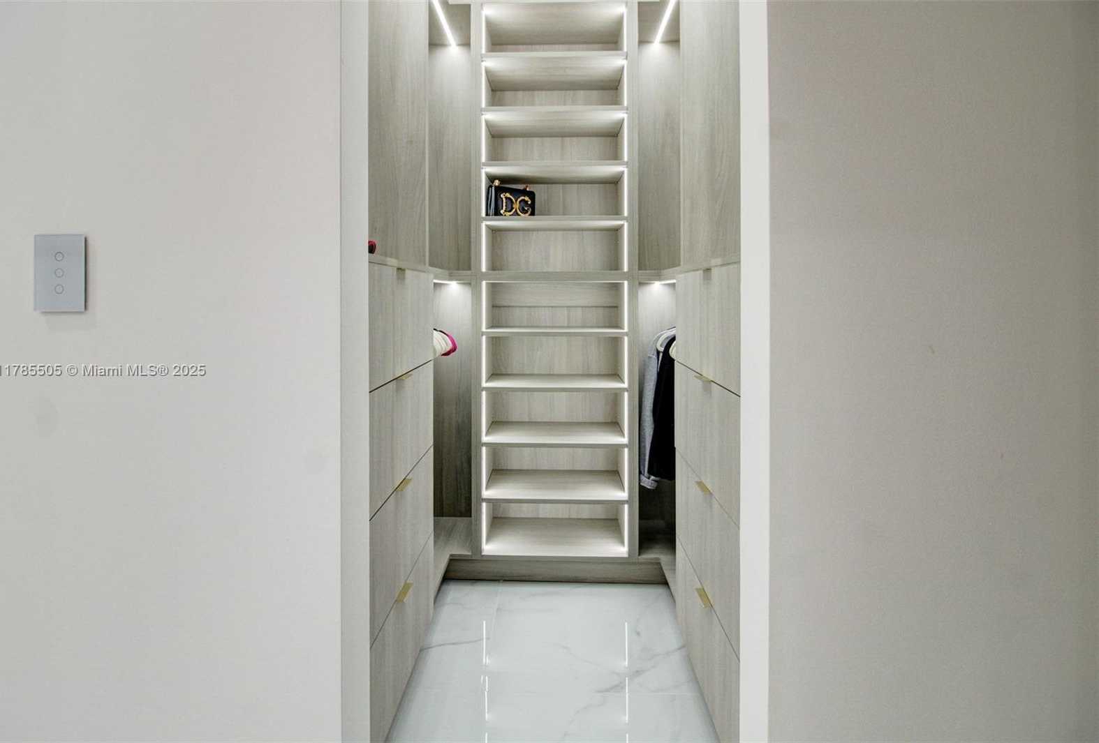 Small Image of 16239 NORTH WEST 91ST CT, Miami Lakes Number 9