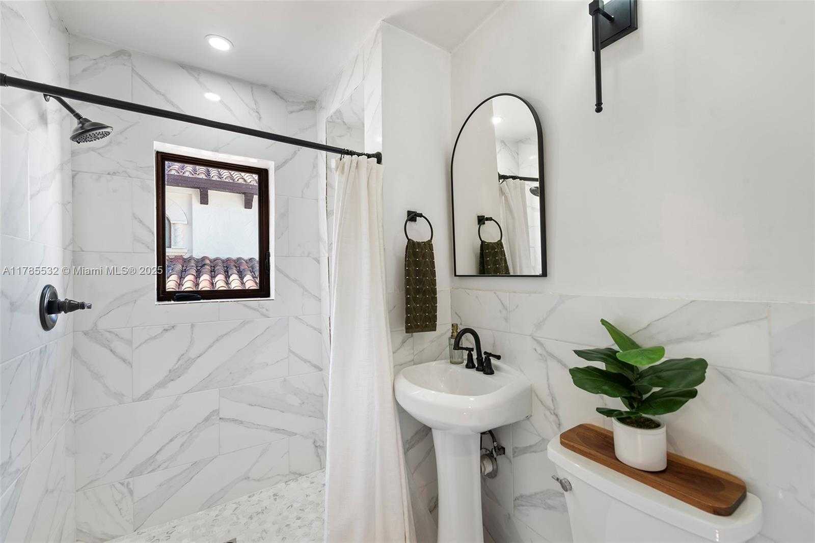 Small Image of 270 ATLANTIC AVE, Sunny Isles Beach Number 61