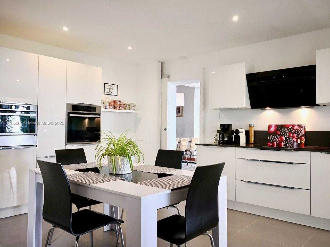 Small Image of 6 Trav. des Impiniers, 06220 Vallauris, France Number 5